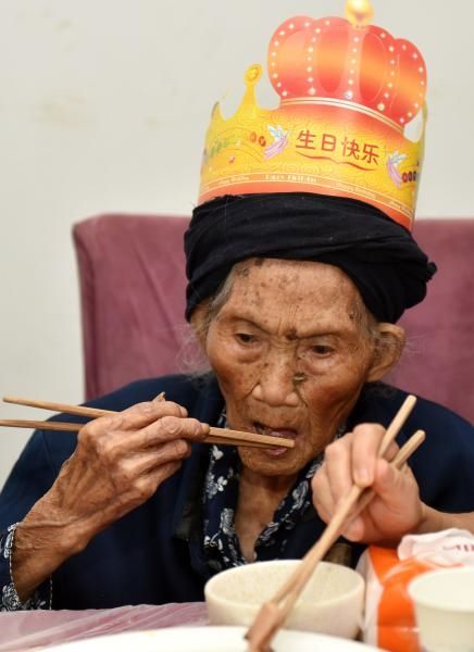 陆氏家族168岁老人图片