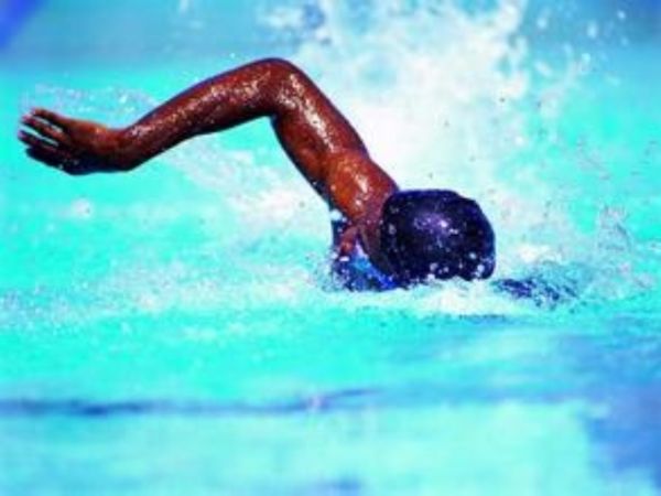 游泳后肩膀疼 小心得了"游泳肩"