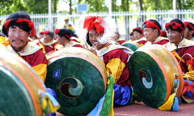 日喀则新名片:第十四届西藏珠峰文化旅游节开幕