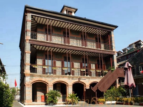 何凤山,罗生特雕塑在上海犹太难民纪念馆揭幕