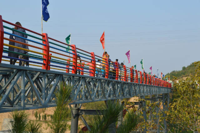 孝義曹溪河旅遊景區吸引眾多遊客觀光賞景