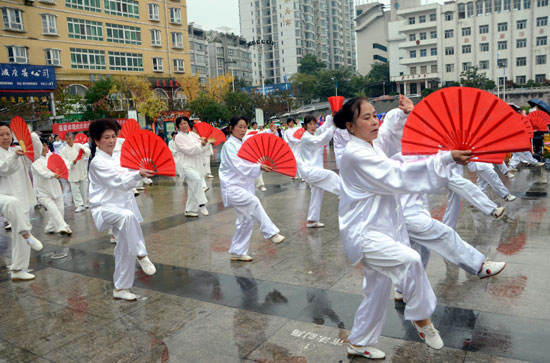 清镇市老年人健身系列活动启动