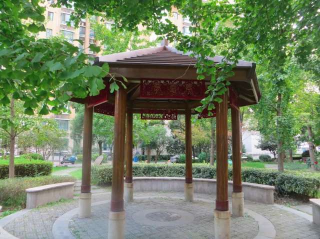 居委干部用五座亭子,解决了小区十年纠纷