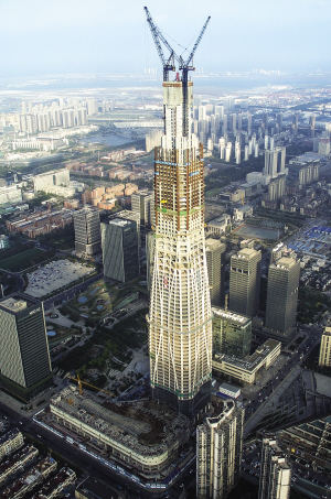 周大福金融中心突破400米 核心筒施工至83层