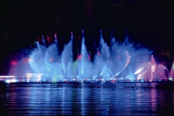 毕节碧阳湖音乐喷泉图片
