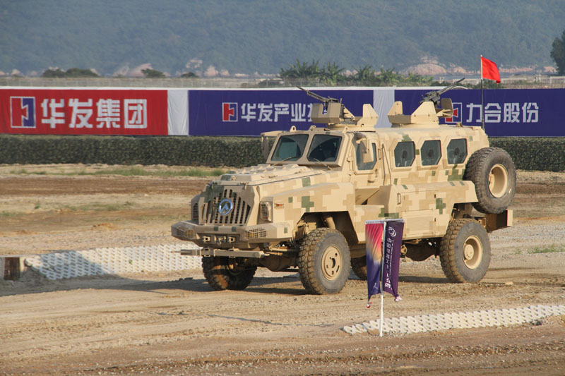 中国8x8防地雷反伏击车图片