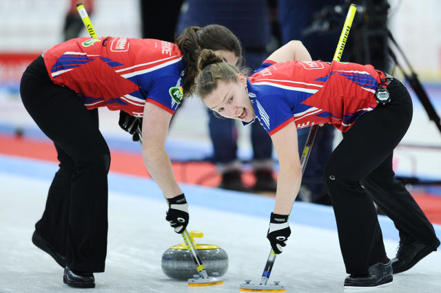 冰壶国际邀请赛:苏格兰加拿大挺进女子决赛