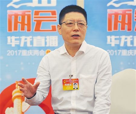 綦江区区长姜天波 记者 钟志兵摄