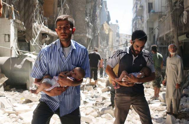 接下来是blu-82型炸弹,绰号"滚球"(daisy cutter),这是一种专门