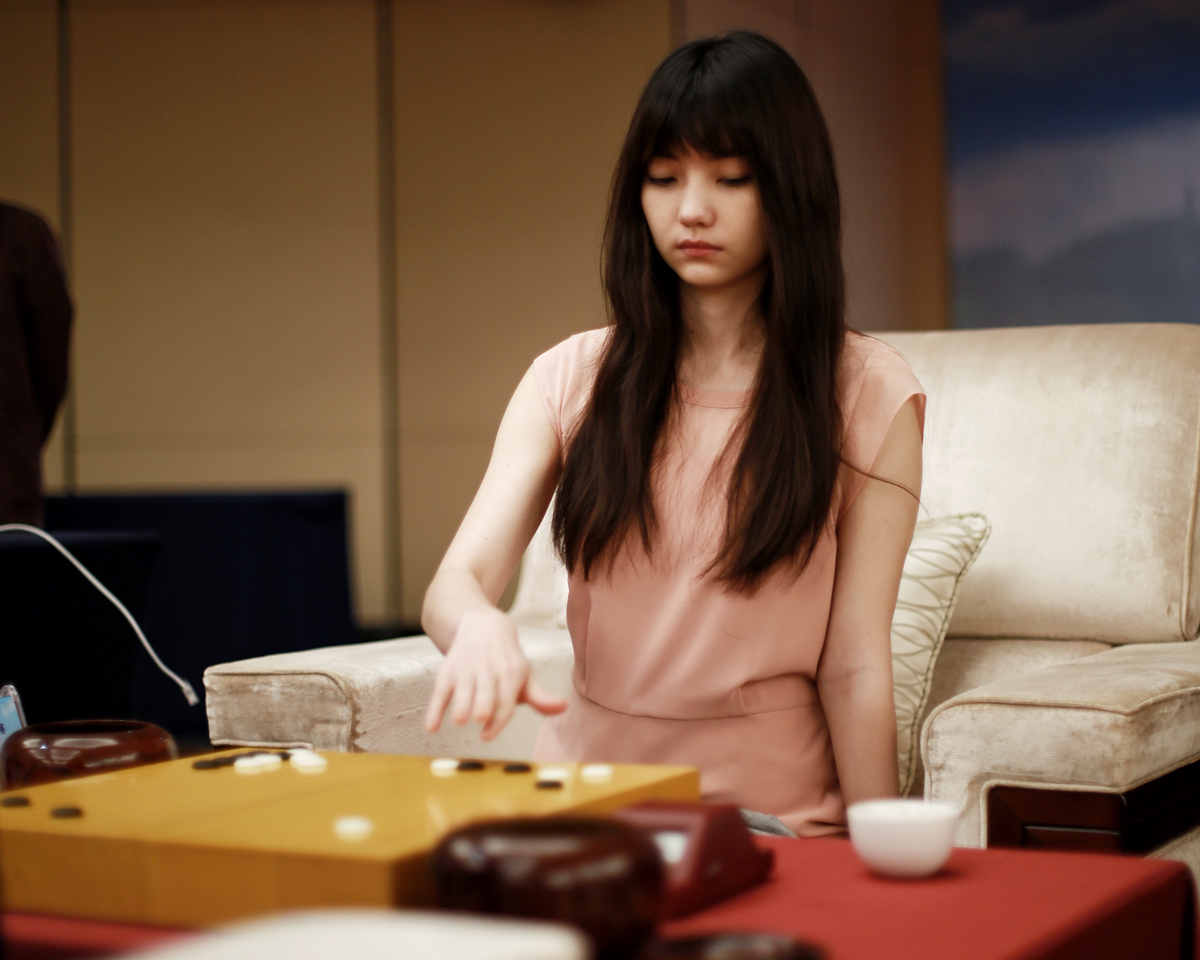 棋盘内外的两片天地——专访棋手黑嘉嘉