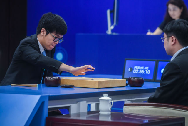 柯洁首战不敌"阿尔法狗"