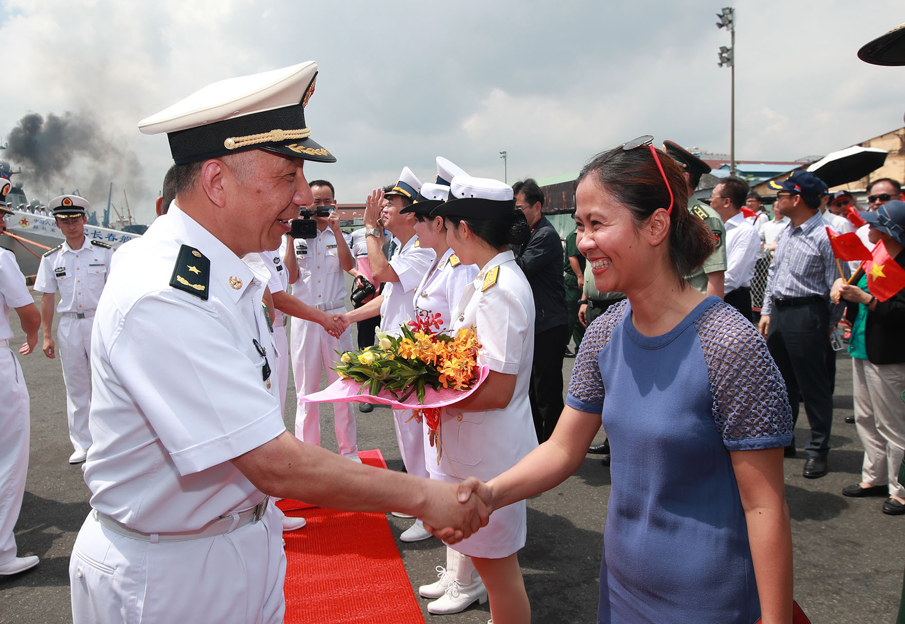 中国海军远航访问编队结束访问越南