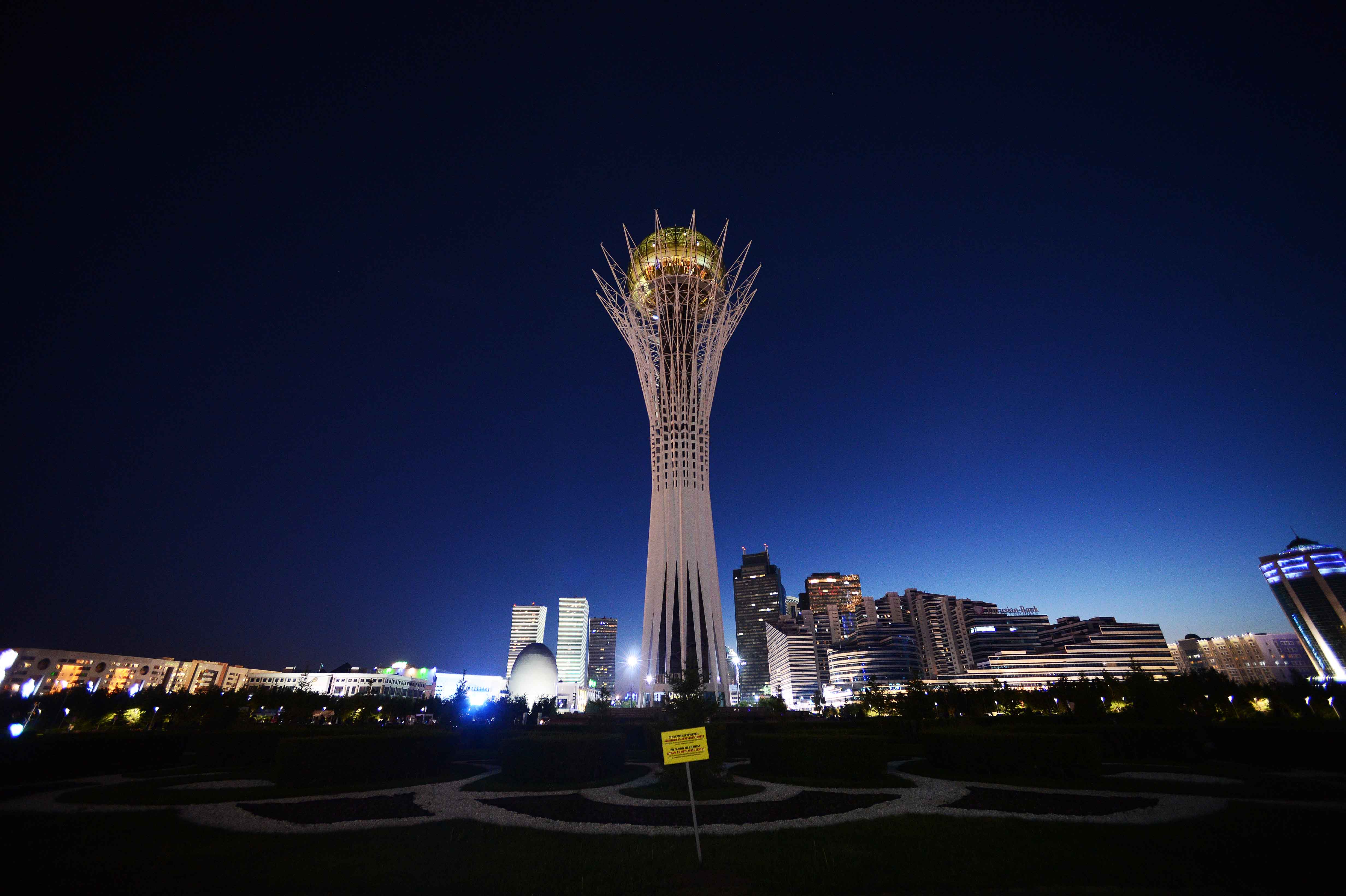 阿斯塔纳夜色迷人_新华社_新闻中心_新疆网