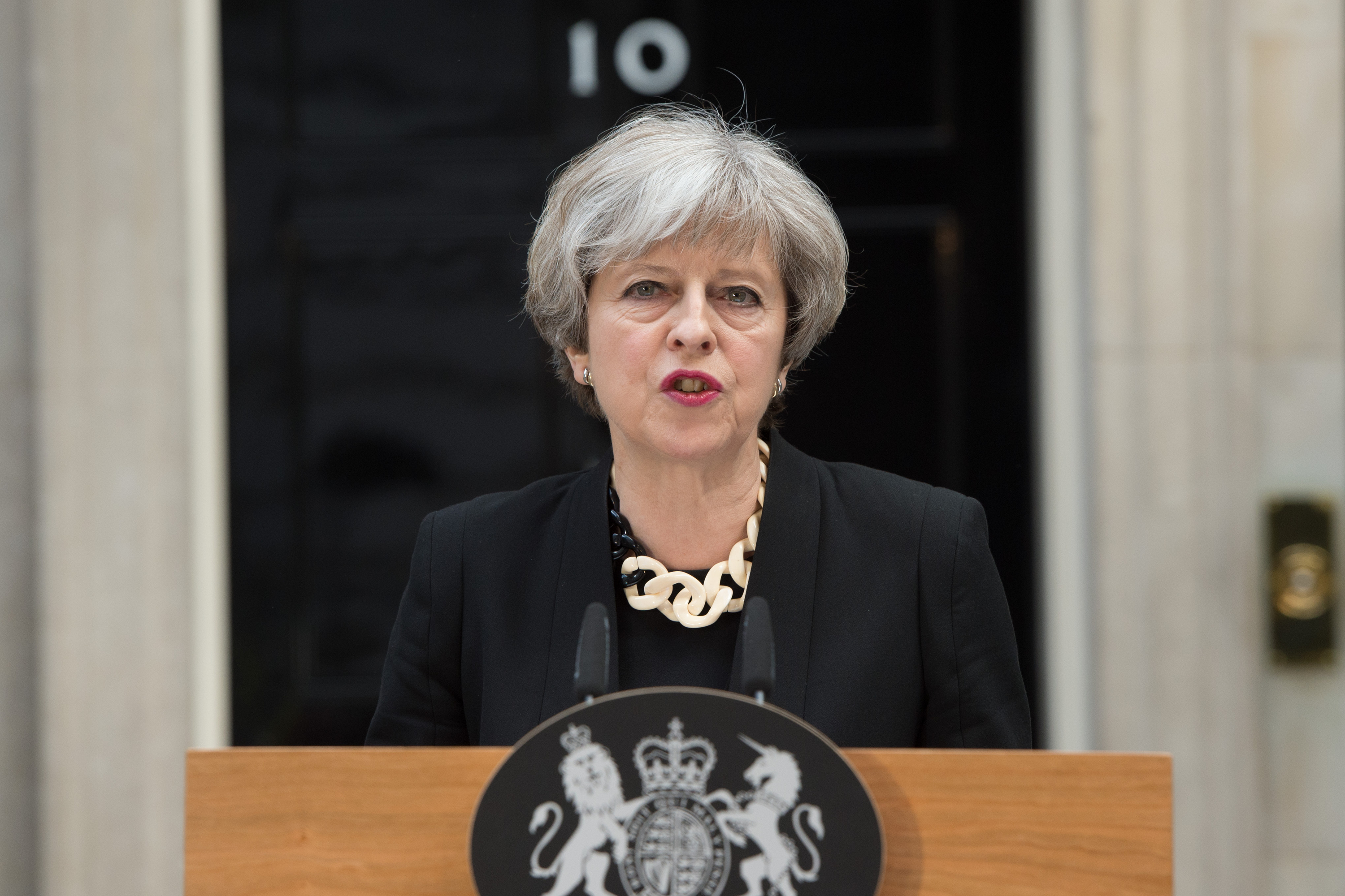 极端思想如何 洗脑 ? 专家:线下蛊惑甚于网上_