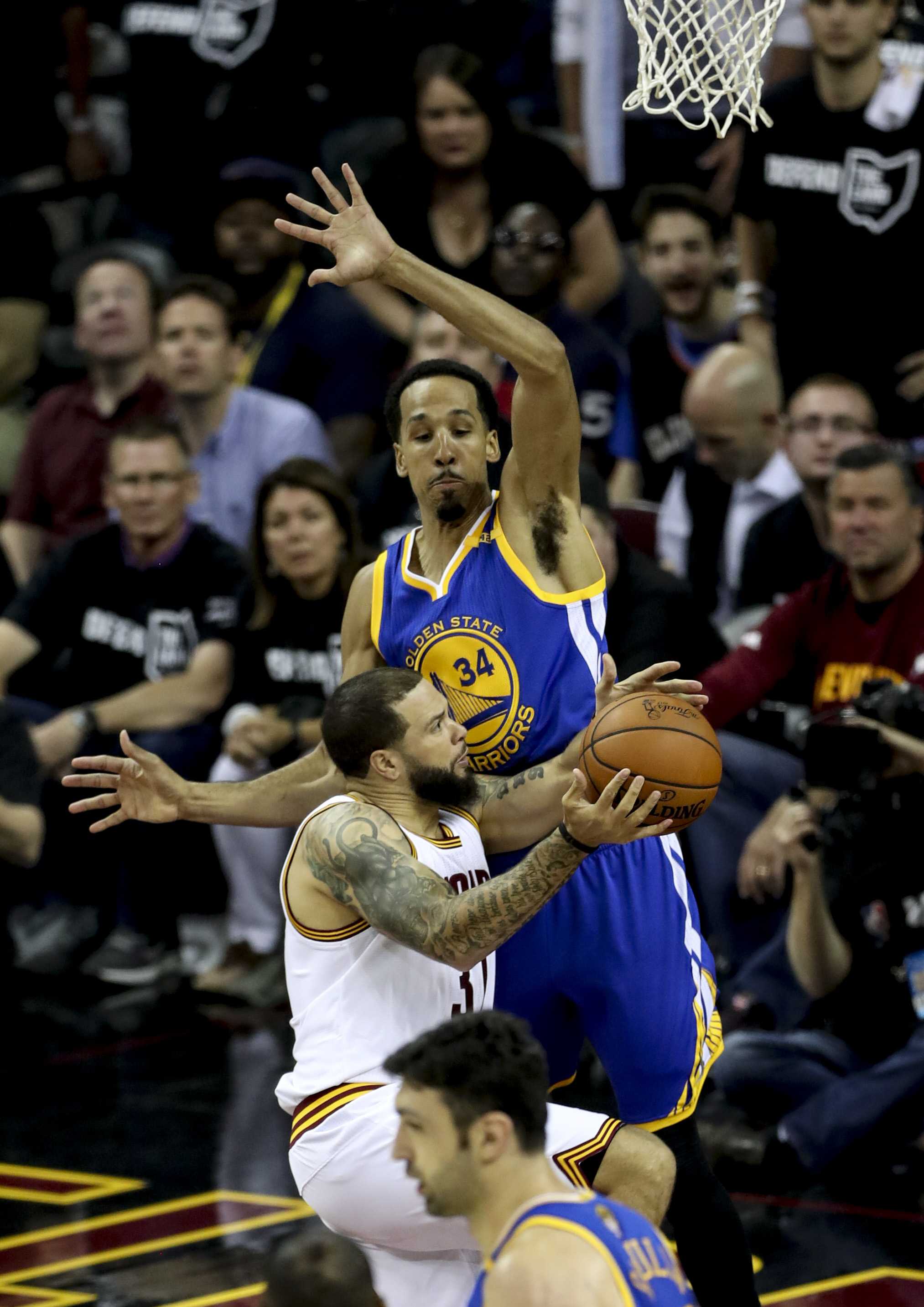 新华社 正文  6月9日,在2016-2017赛季nba总决赛第四场比赛中