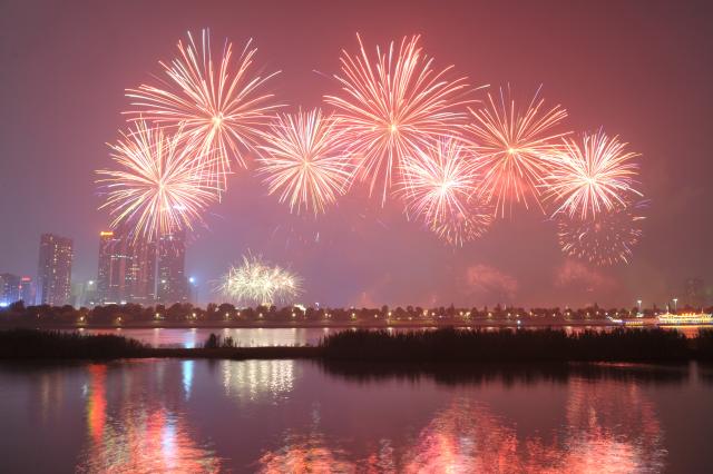 新华社照片,长沙,2017年8月2日      8月1日晚,湖南省长沙市在