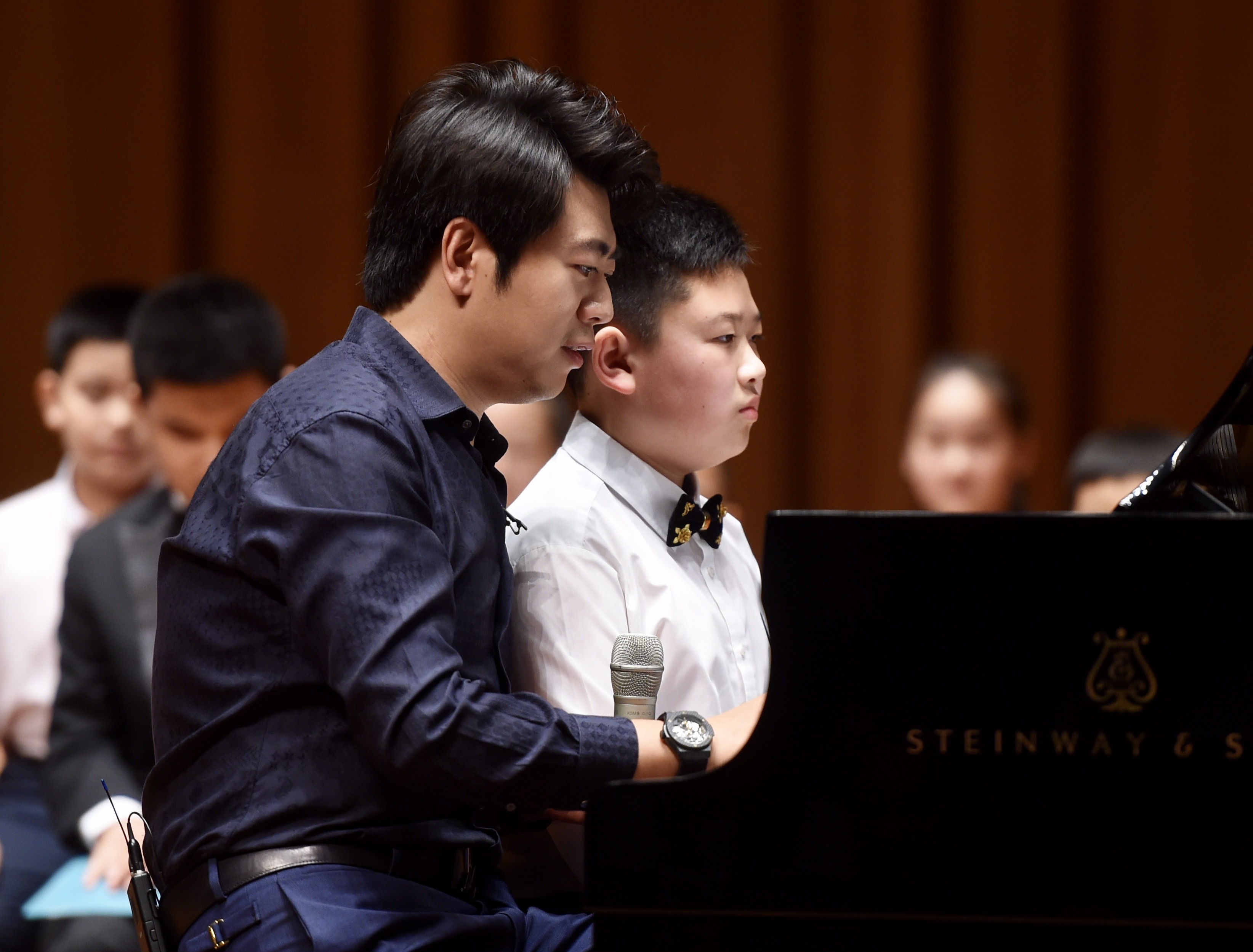 郎朗公益钢琴大师课在国家大剧院举行