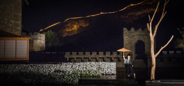 名导铃木忠志携《大鼻子情圣》再来华 体现灵