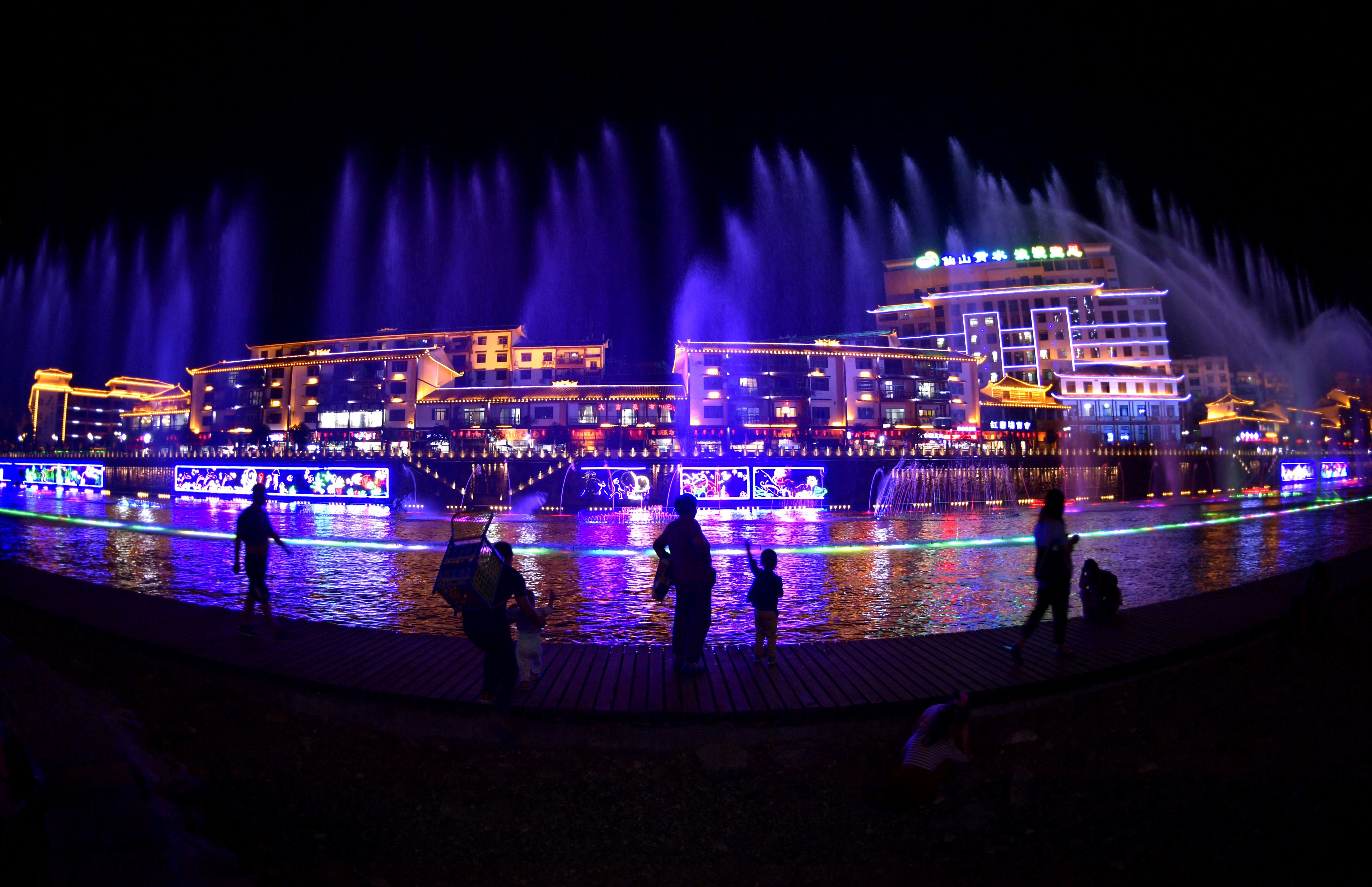 免费开放！音乐喷泉+大型灯光秀，石燕湖光影水秀表演点亮星城!__凤凰网