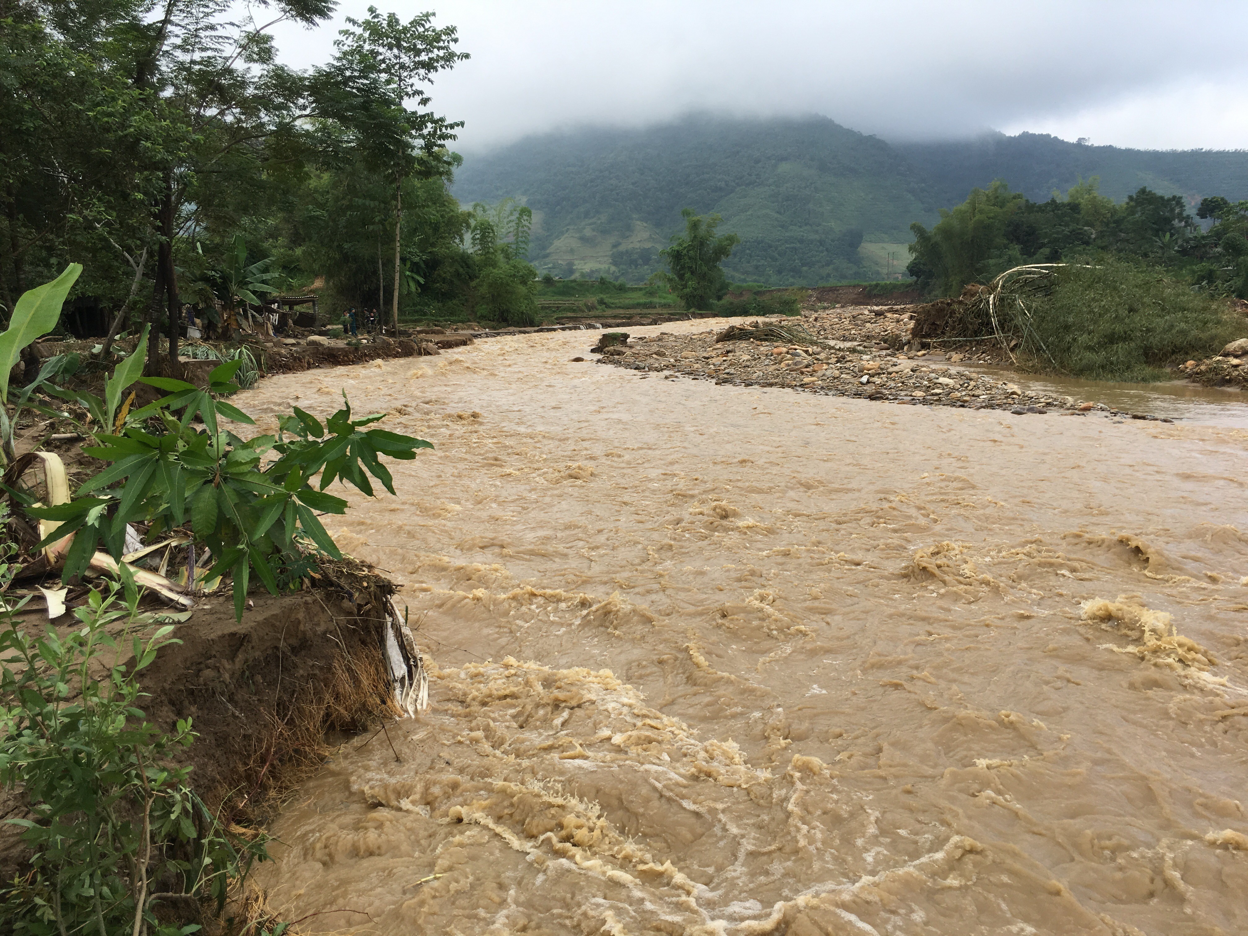 越南暴雨和洪灾导致的死亡人数升至37人