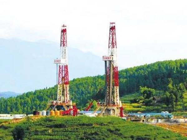 正式向贵州产业投资(集团)有限责任公司交接正安页岩气区块安页1井