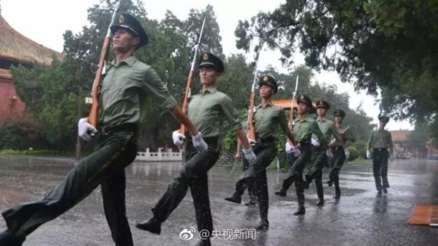 今天,向国旗护卫队战士们致敬,告别! 新湖南www.hunanabc.com