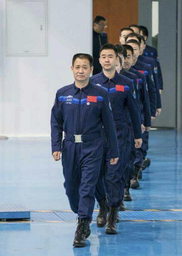 重温入队誓词 英雄航天员大队迎来20岁生日