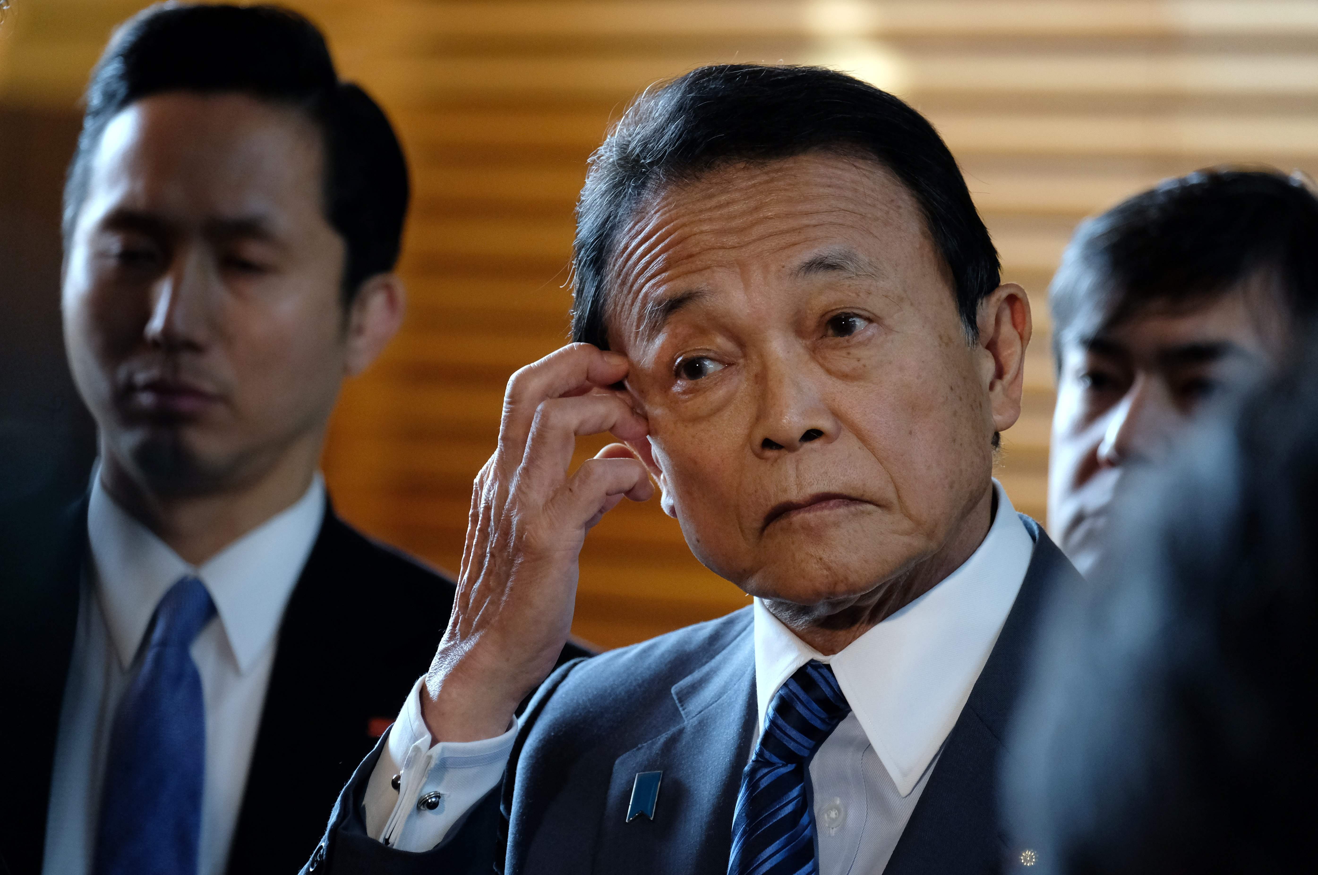 地价门 发酵麻生压力大不敢出国