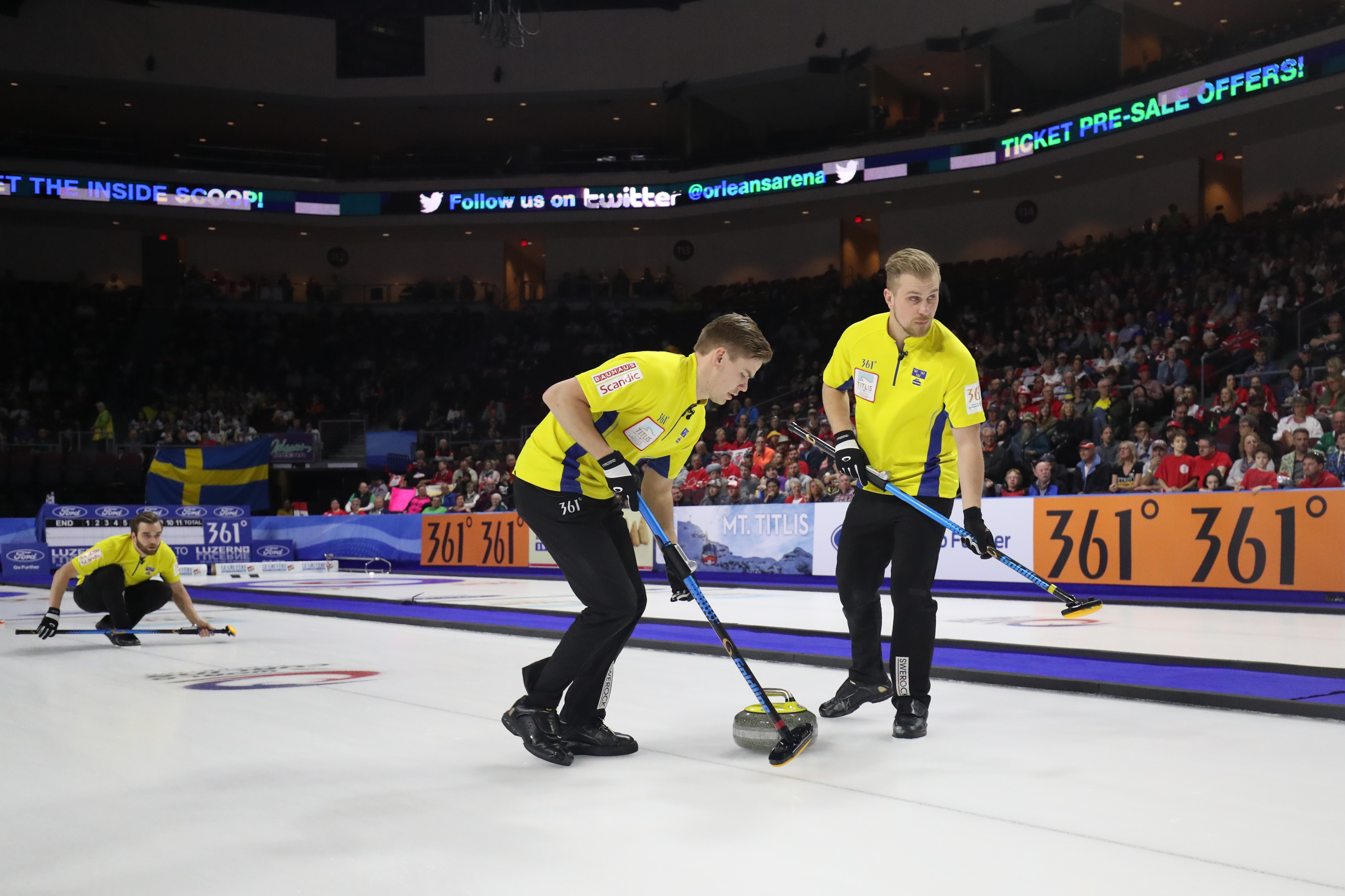 男子冰壶世锦赛瑞典战胜加拿大夺冠