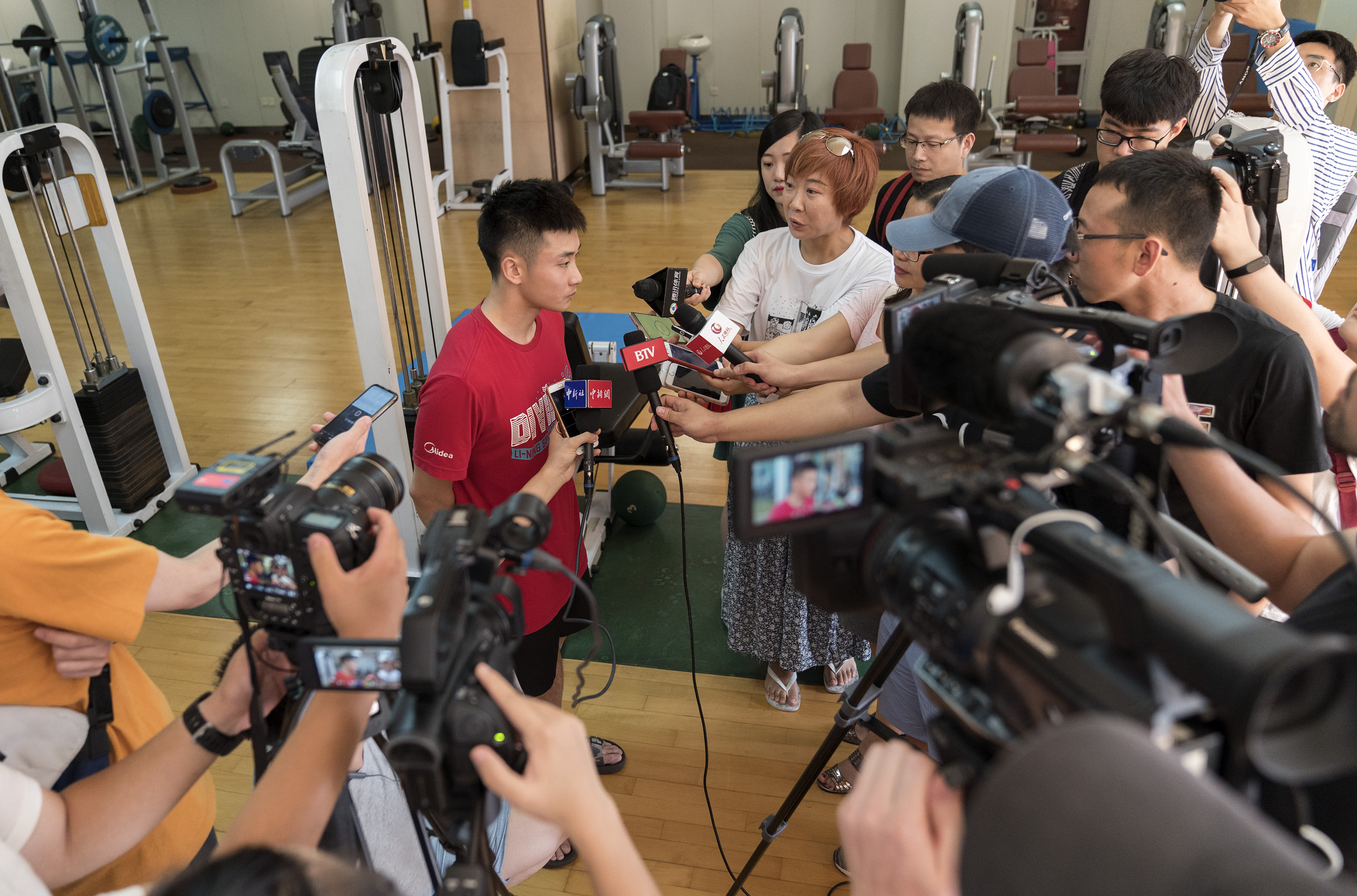 8月9日,国家队队员曹缘接受记者采访.