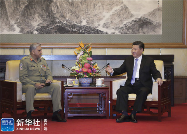 习近平会见巴基斯坦陆军参谋长巴杰瓦
