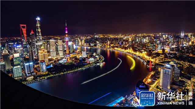 这是11月2日拍摄的上海陆家嘴和外滩夜景。新华社记者 才扬 摄