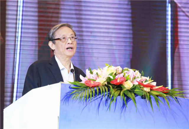 图为中国外交部原副部长,博鳌亚洲论坛原秘书长周文重出席峰会活动