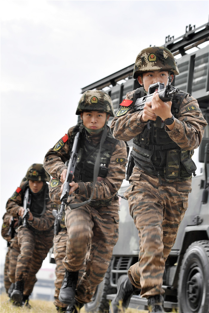 武警8714部队海关执勤图片
