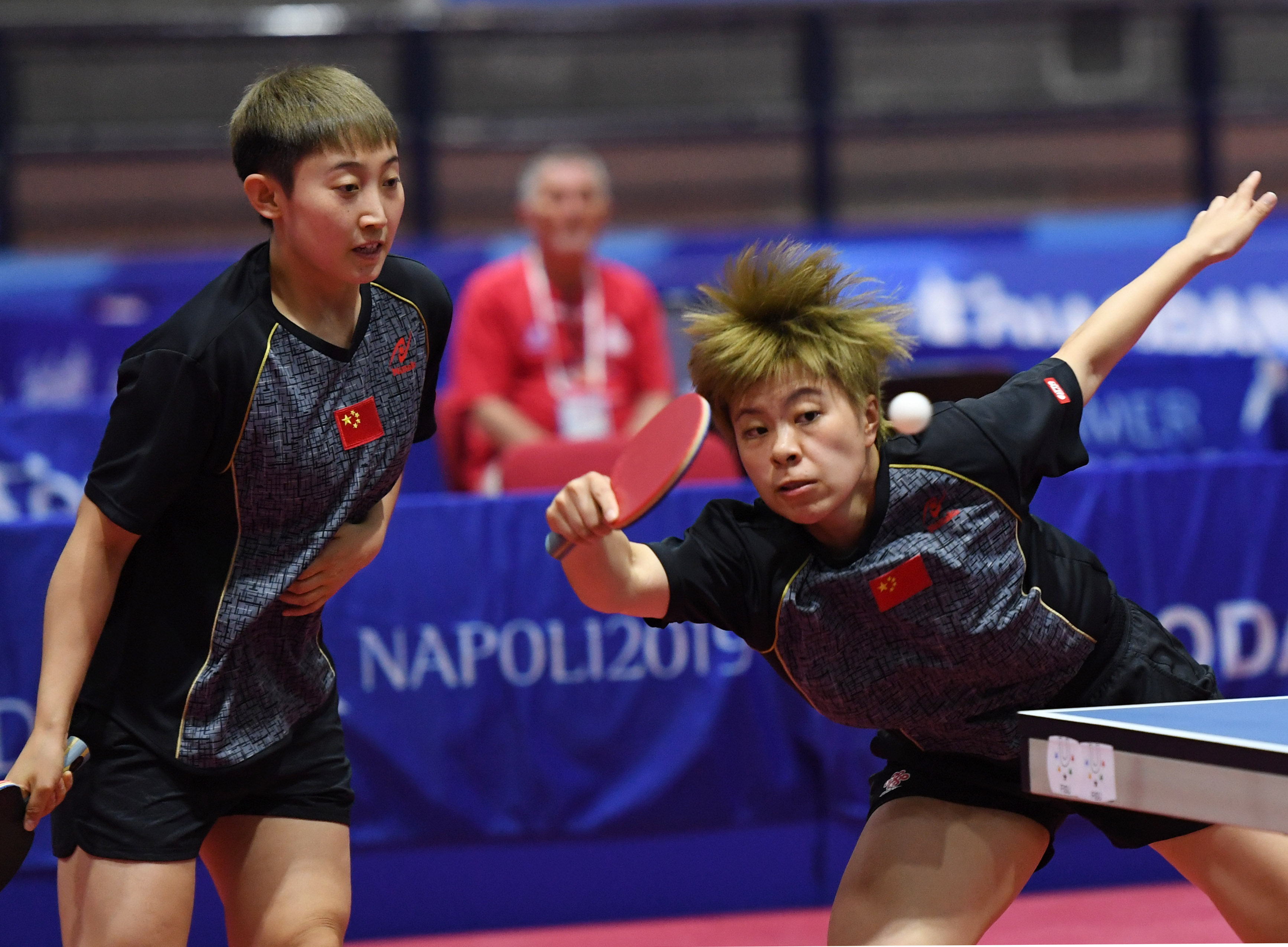 世界大运会 中国队包揽乒乓球男女双冠亚军