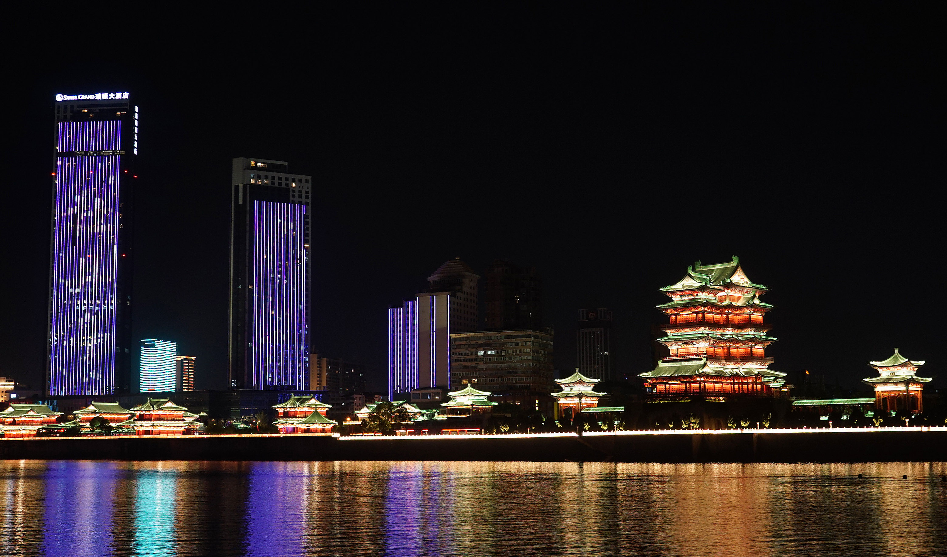 江西南昌:清爽夏夜游(新华社8月7日报道)