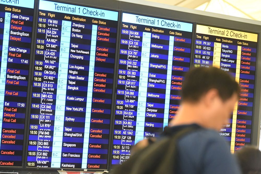 受示威集会影响 香港机场取消12日剩余航班