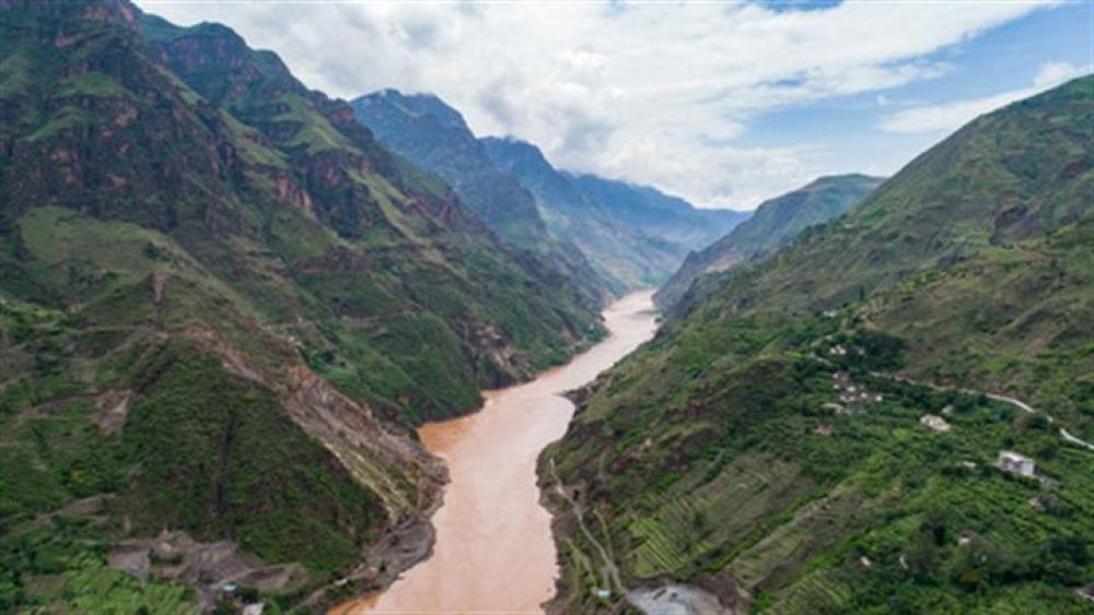 这是7月21日在云南省禄劝县皎平渡航拍的金沙江.新华社记者 吴壮 摄