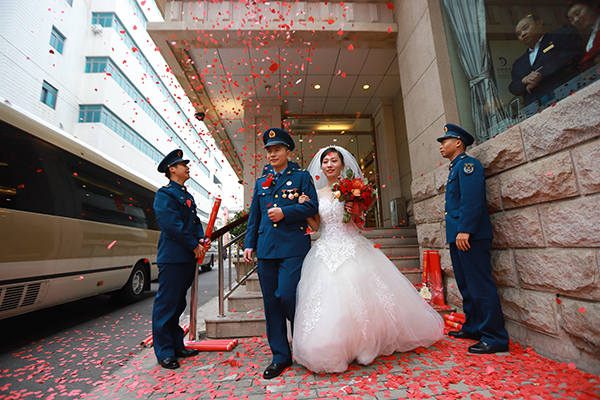 空后某保障大队举办集体婚礼欢迎新军嫂"入列