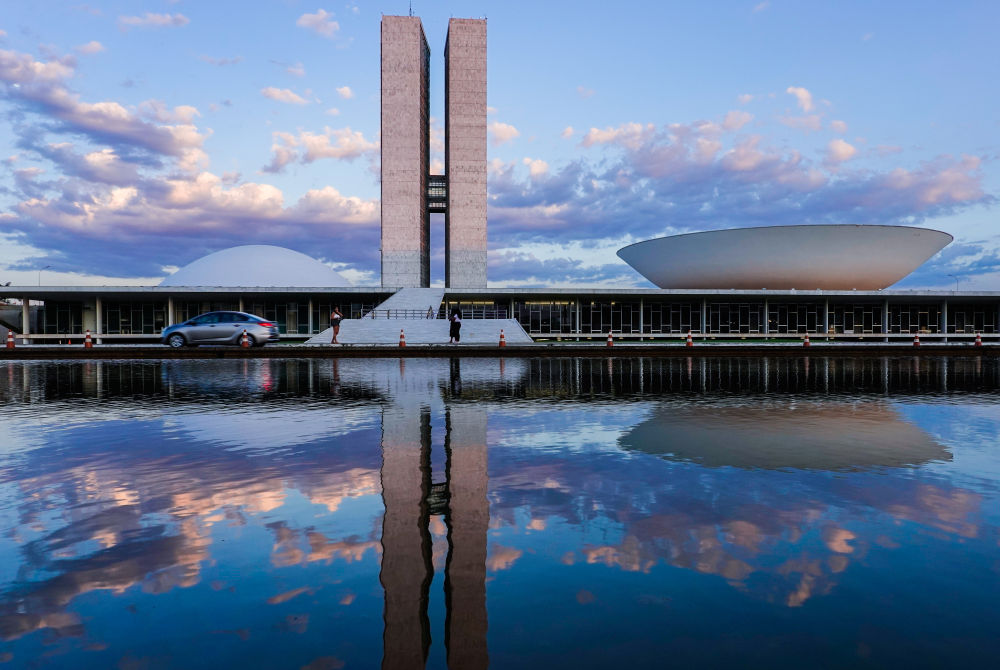 巴西利亚被誉为“露天博物馆”。总统官邸、国会、大教堂、伊塔玛拉蒂宫等众多独具匠心的建筑物使得巴西利亚成为了世界建筑爱好者的圣地。1987年，联合国教科文组织将巴西利亚列入世界文化遗产。新华社记者毕晓洋摄
