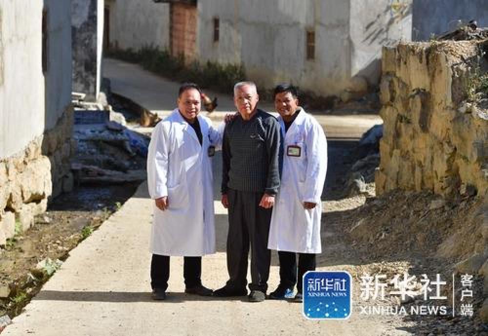 52年、20多辆车、数十万公里、10万人次——村庄里的“父子兄弟”村医