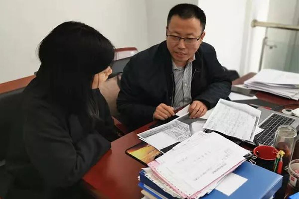 巡察组工作人员发现问题，认真核查相关凭证资料，研究案情。 难道这8份