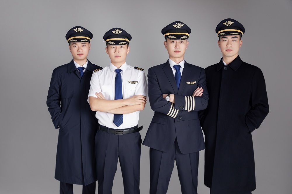 山航实现安全飞行25周年新一代空勤制服惊艳亮相