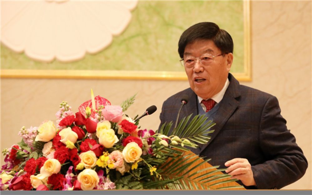 扬子江药业集团党委书记,董事长,总经理徐镜人作报告(席航飞 摄)面对