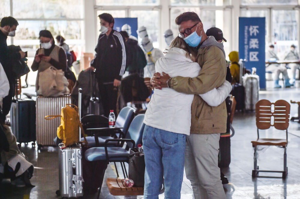 北京新国展入境人员转运集散地见闻