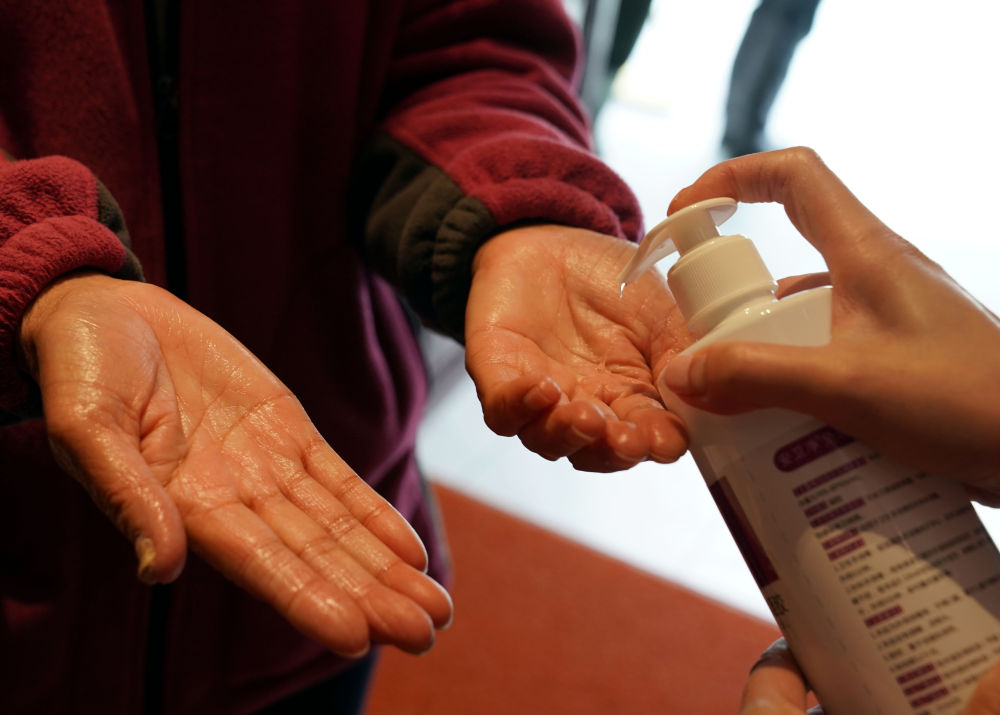 「新华社」逛商场、下馆子、唱KTV，想沾“人间烟火气”靠谱吗？