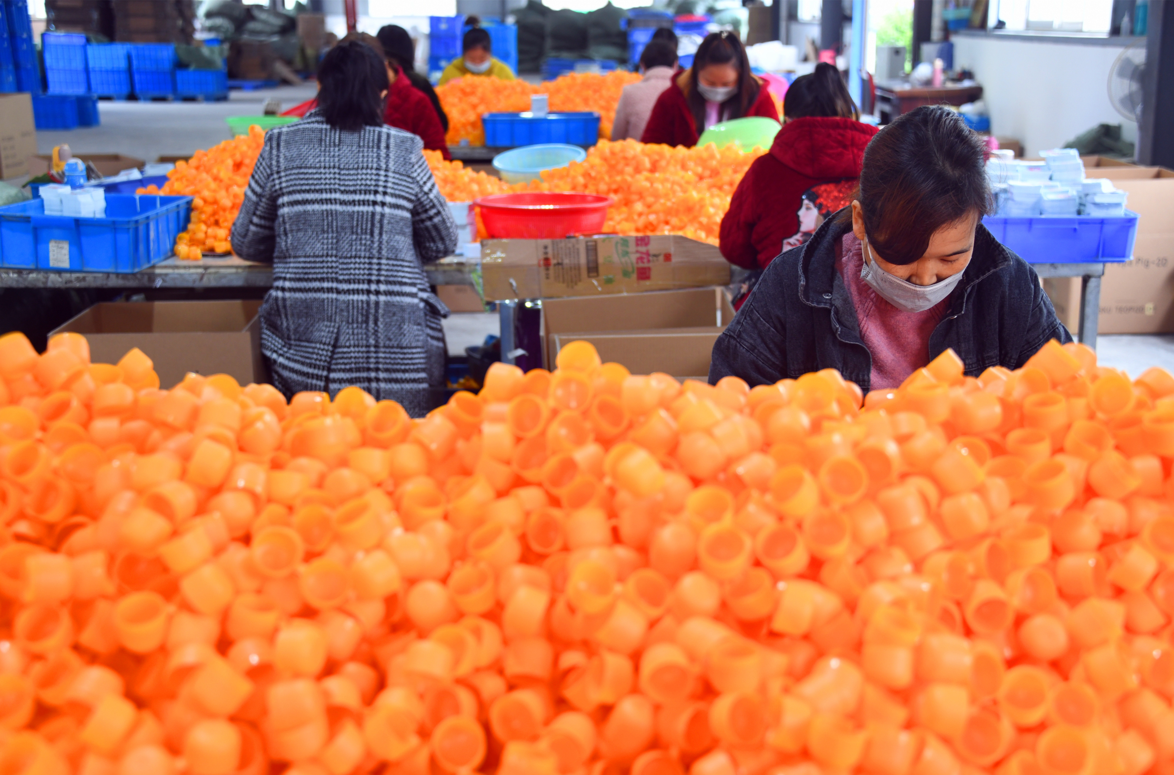 湖北恩施：“扶贫工厂”复工就业忙：湖北恩施：“扶贫工厂”复工就业忙