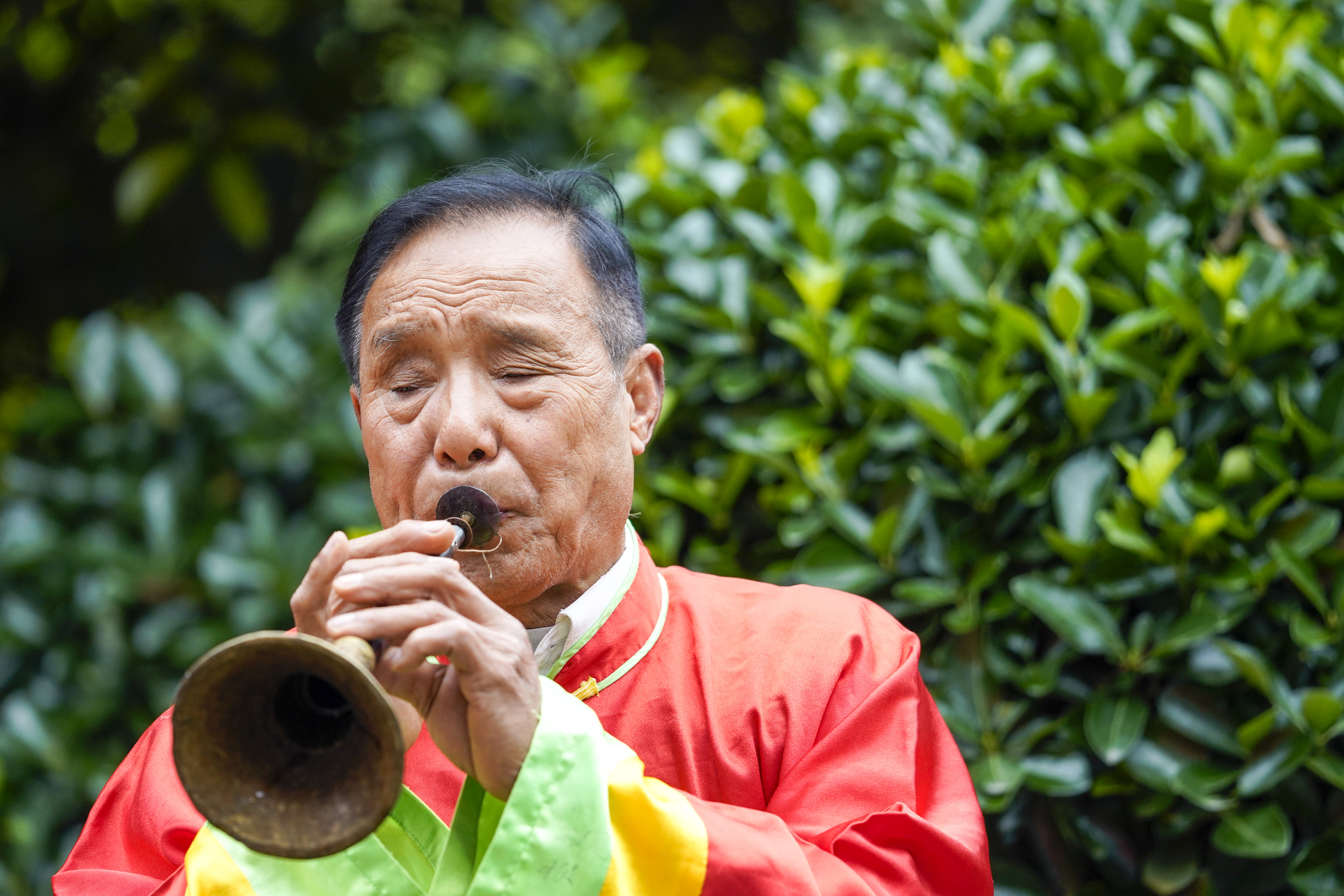 4月21日,永城吹打的国家级非遗代表性传承人刘道荣在进行排练.