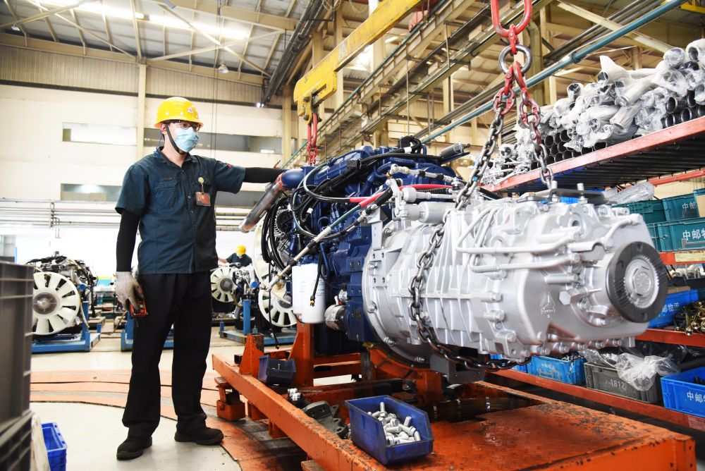 【新华社】助力各地复工复产，中国重汽全力生产