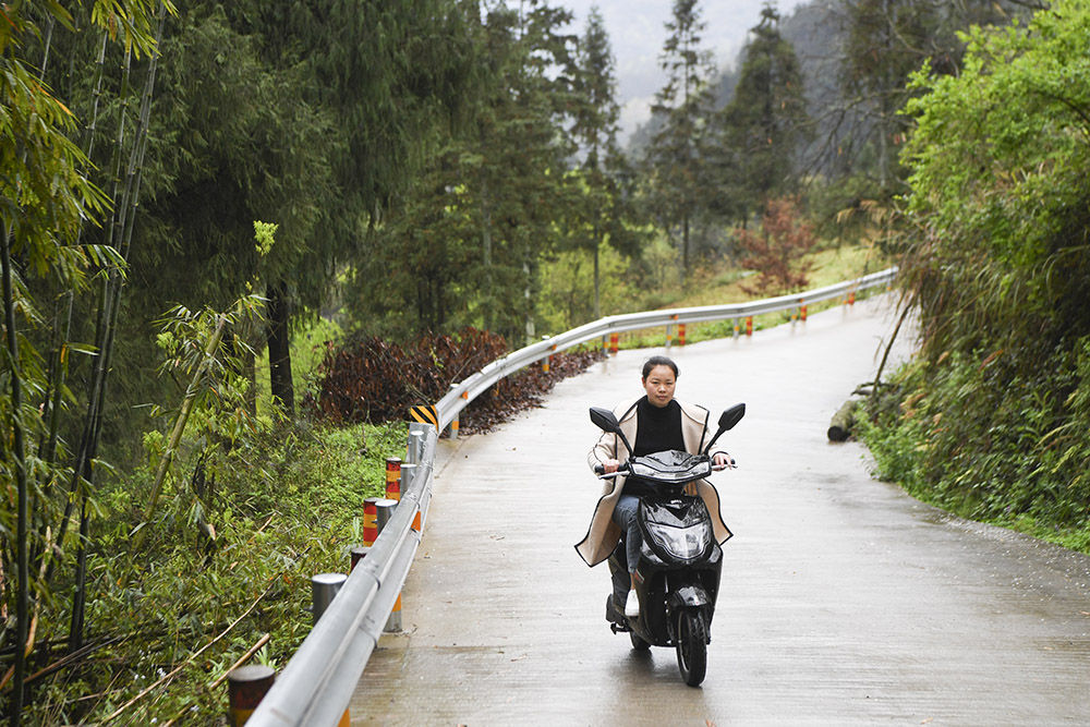 犟媳妇深山扎根记 - 新华社客户端